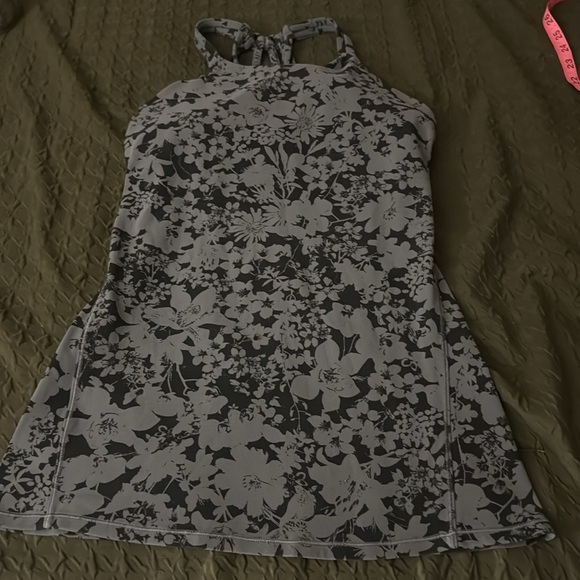 EUC! Efflorescence Nebula blackLULULEMON SLIDE WITH ME TANK - Picture 7 of 8